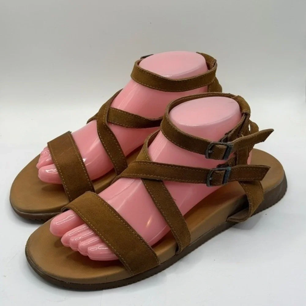 Chaco wore these